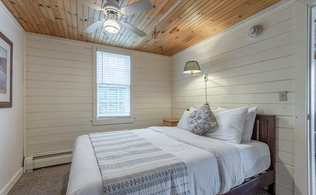 Close up of queen sized bed with white sheets