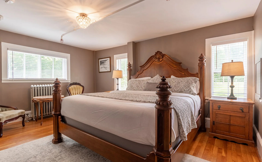 Wooden dresser stand on one side of the bed